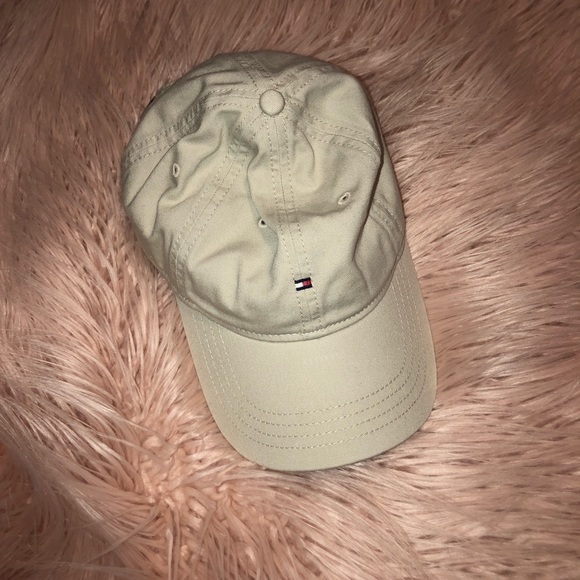 tan tommy hilfiger hat